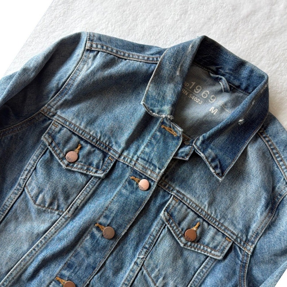 Gap 1969 Denim Trucker Jacket Medium Blue Wash 100% Cotton M Distressed Collar